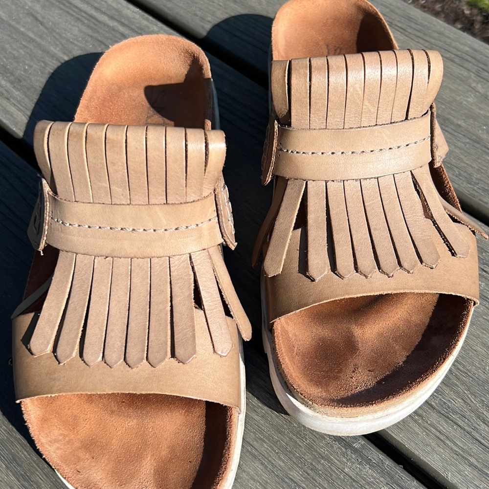 Leather platform sandals